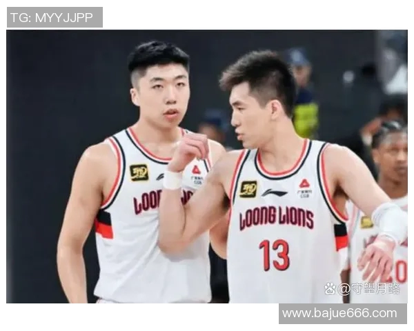 广州男篮与深圳男篮激战正酣谁能在这场对决中笑到最后